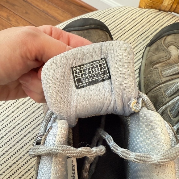 Keen Women’s Gypsum Gray Hiking Boots - Picture 7 of 7